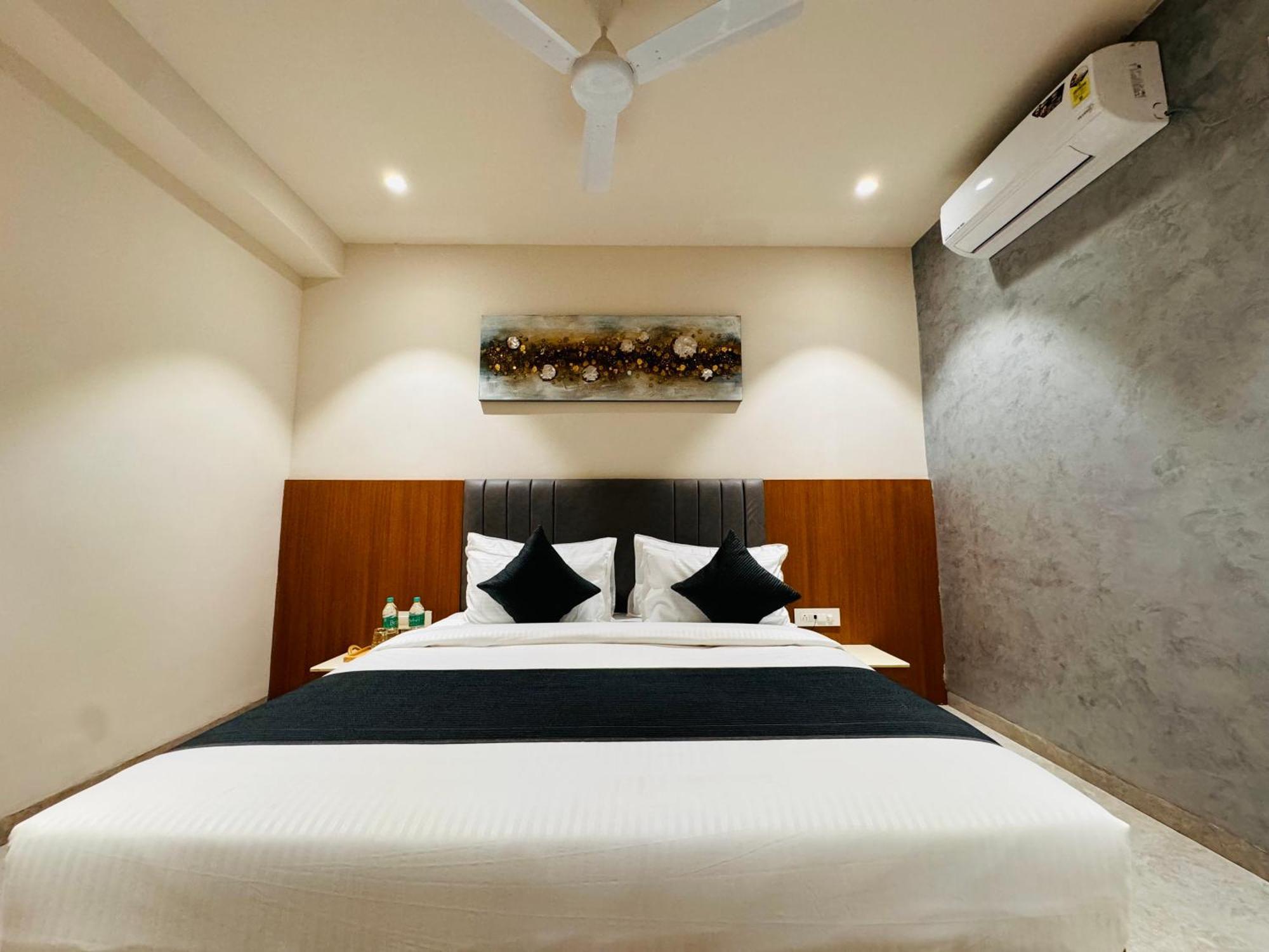 Hotel Rudhav Palace Ujjain Eksteriør bilde