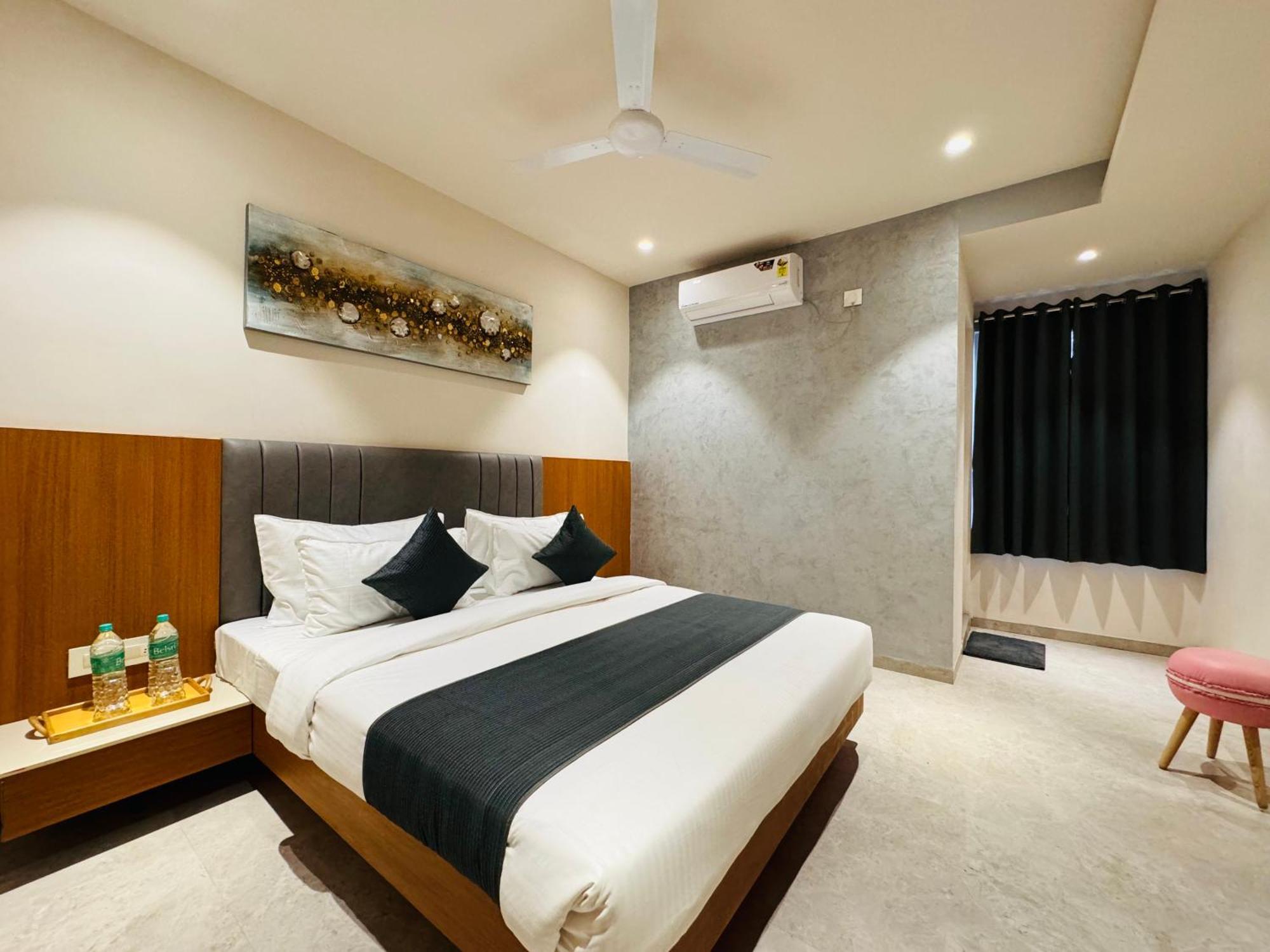 Hotel Rudhav Palace Ujjain Eksteriør bilde