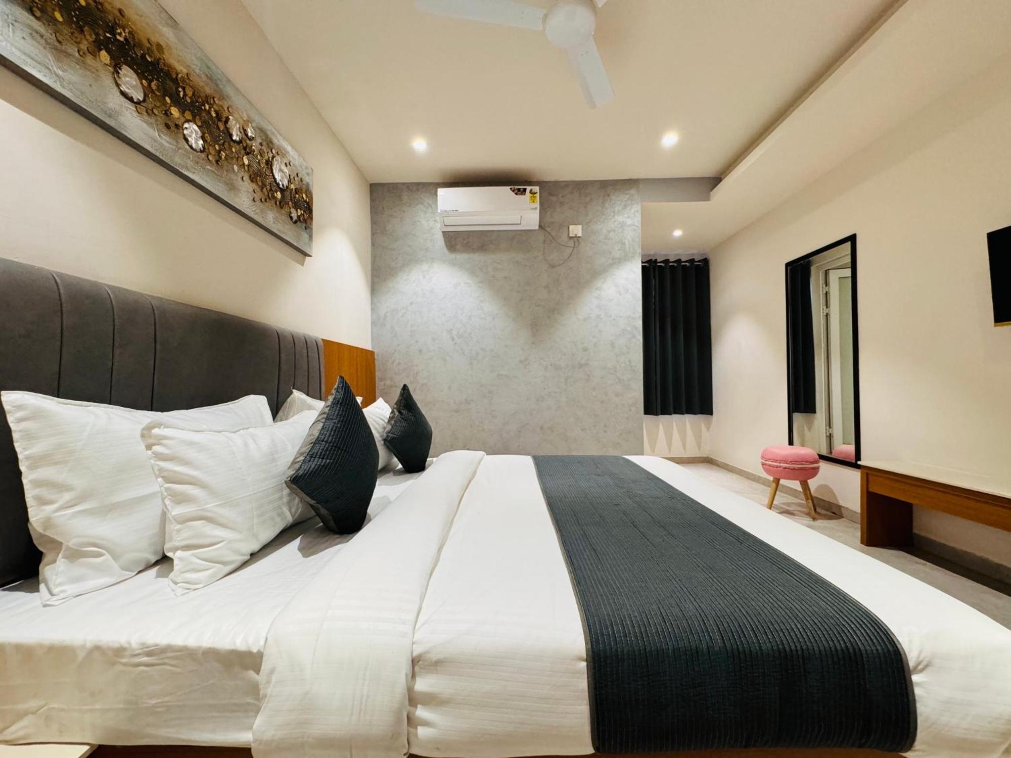 Hotel Rudhav Palace Ujjain Eksteriør bilde